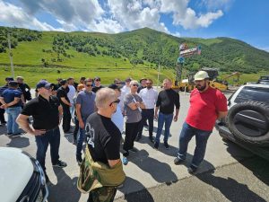 Замминистра экономического развития РФ Сергей Назаров принял участие в тропостроении на «Мамисоне»