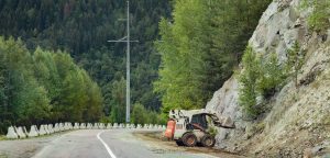 Обильные ливни в Южной Осетии стали причиной камнепада на отдельных участках Транскама