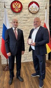 Медалью «Во Славу Осетии» наградили председателя Московской осетинской общины Алана Абаева