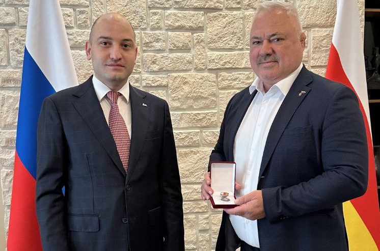 Медалью «Во Славу Осетии» наградили председателя Московской осетинской общины Алана Абаева