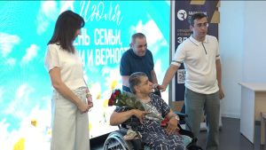 В доме-интернате «Забота» поздравили с Днем семьи, любви и верности пары, нашедших друг друга в соцучреждениях