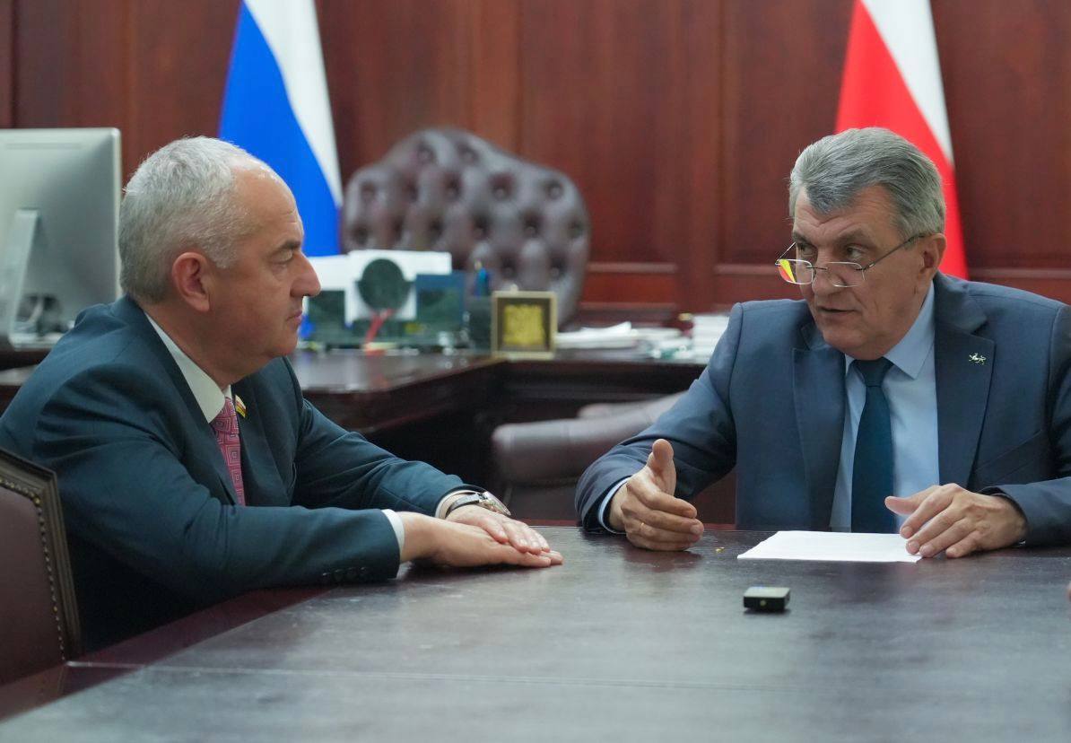 Сергей Меняйло поздравил спикера республиканского парламента Таймураза Тускаева с днем рождения