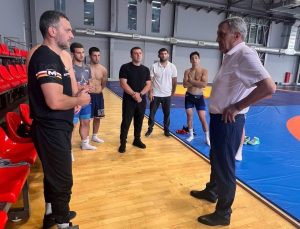 Сергей Меняйло посетил тренировочный центр подготовки по спортивной борьбе