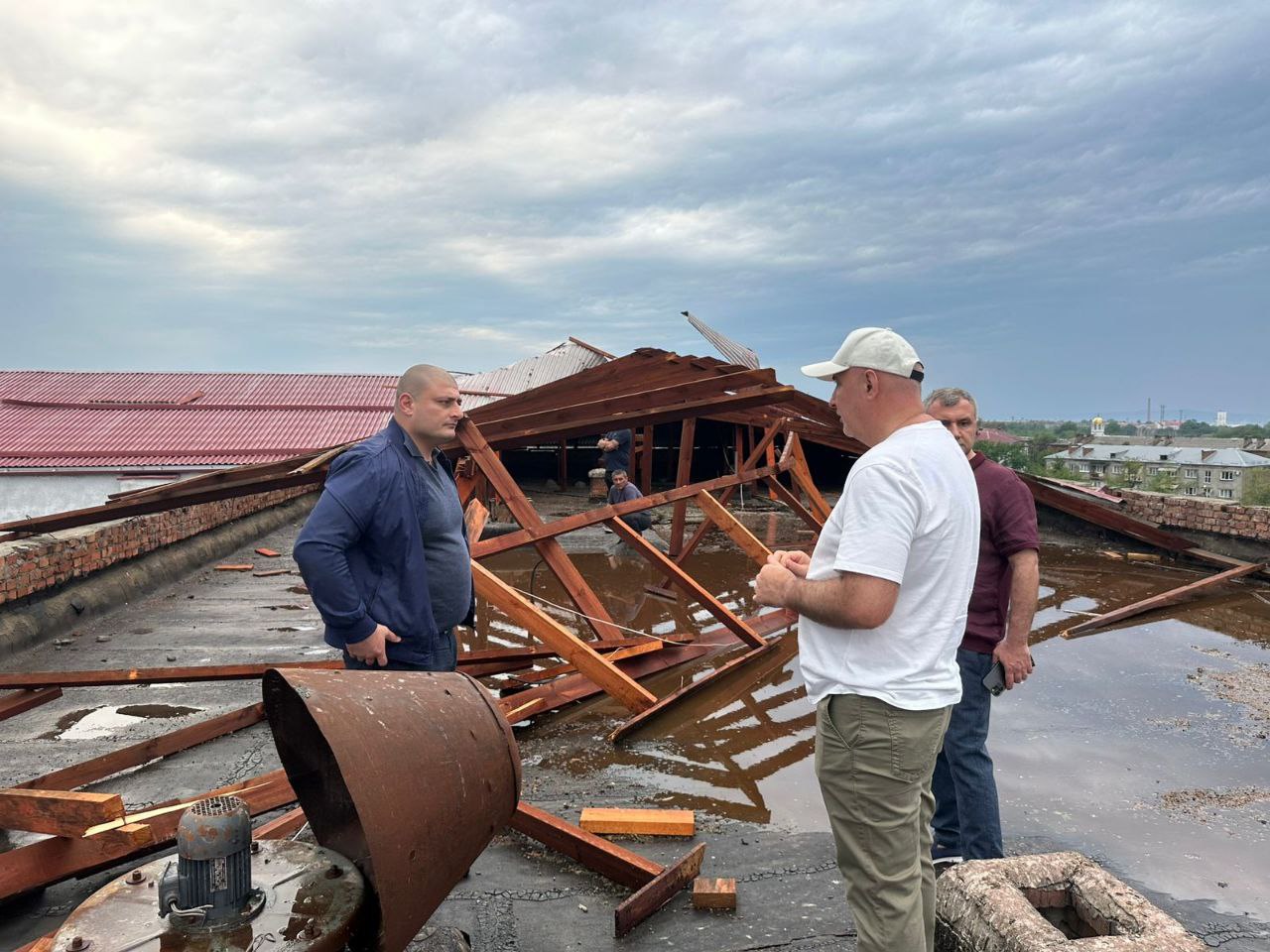 Первый вице-премьер Георгий Атаров выехал в Беслан оценить последствия удара стихии