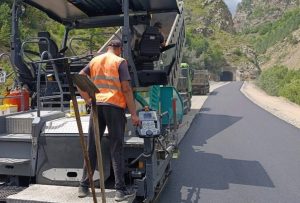 Продолжается реконструкция 5,5-километрового участка магистрали «Транскам» – Верхний Згид – Мацута»