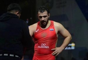 Джамбулат Кизинов, Арслан Багаев и Сослан Джагаев вышли в финал первенства России по вольной борьбе среди юниоров