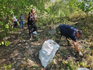 Экоактивисты убрали зону отдыха Змейско-Николаевского заказника в Кировском районе
