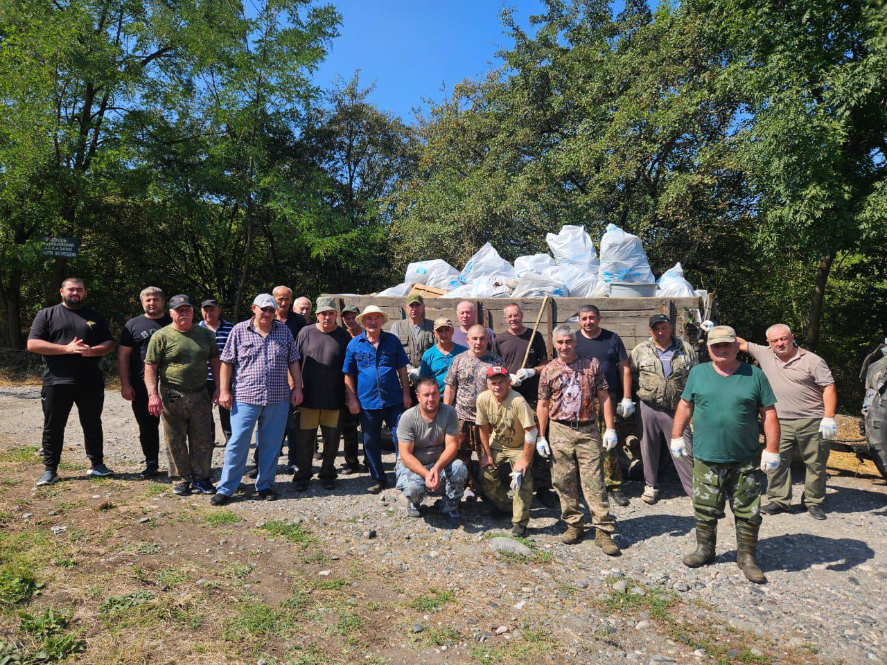 Очистка территории Змейско-Николаевского заказника от мусора завершена