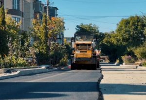 Во Владикавказе завершается ремонт дорожного полотна на улице Щорса