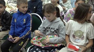 Многодетным, малообеспеченным семьям и семьям участников СВО вручили сертификаты на покупку товаров для детей