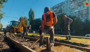 Трамвайные пути на ул. Дзусова во Владикавказе ремонтируют впервые за 40 лет