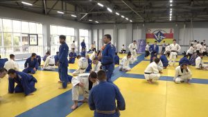 Воспитанники футбольного клуба «Барс» теперь будут не только изучать комбинации на поле, но и единоборства