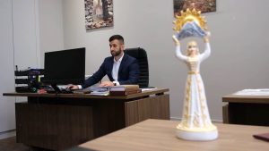 Выпускник Общевойсковой академии имени Фрунзе, подполковник Кабулов проходит стажировку в АГиП