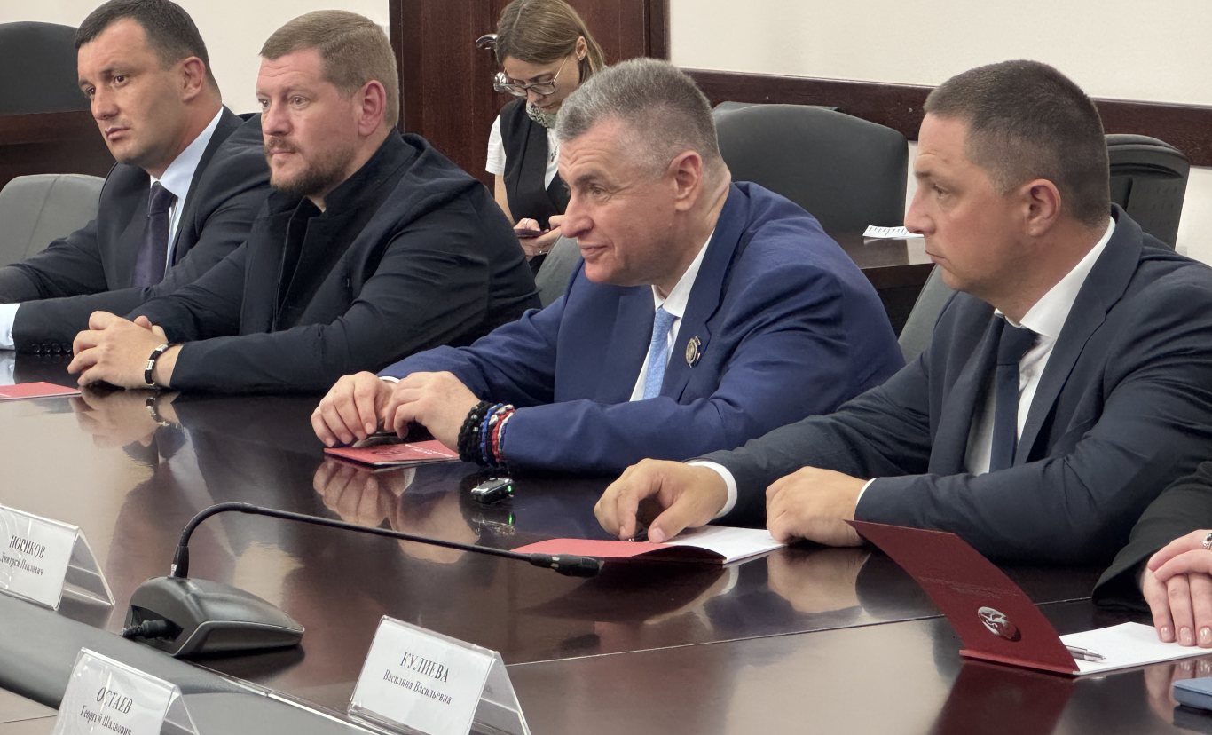 Сергей Меняйло встретился с лидером ЛДПР Леонидом Слуцким