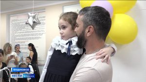 Арнелла Персаева, за которую пять лет назад переживал весь мир, пошла в первый класс