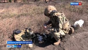 В ДНР среди саперов, которые очищают от мин ВСУ участки местности вблизи населенных пунктов и пути сообщения, есть и бойцы из РСО-А