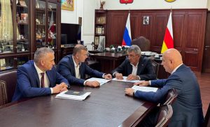 Сергей Меняйло провел рабочую встречу с заместителем губернатора Запорожской области Романом Батршиным