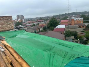 Подрядная организация возместит ущерб жителям дома на ул. Левандовского, чьи квартиры пострадали от дождя во время капремонта