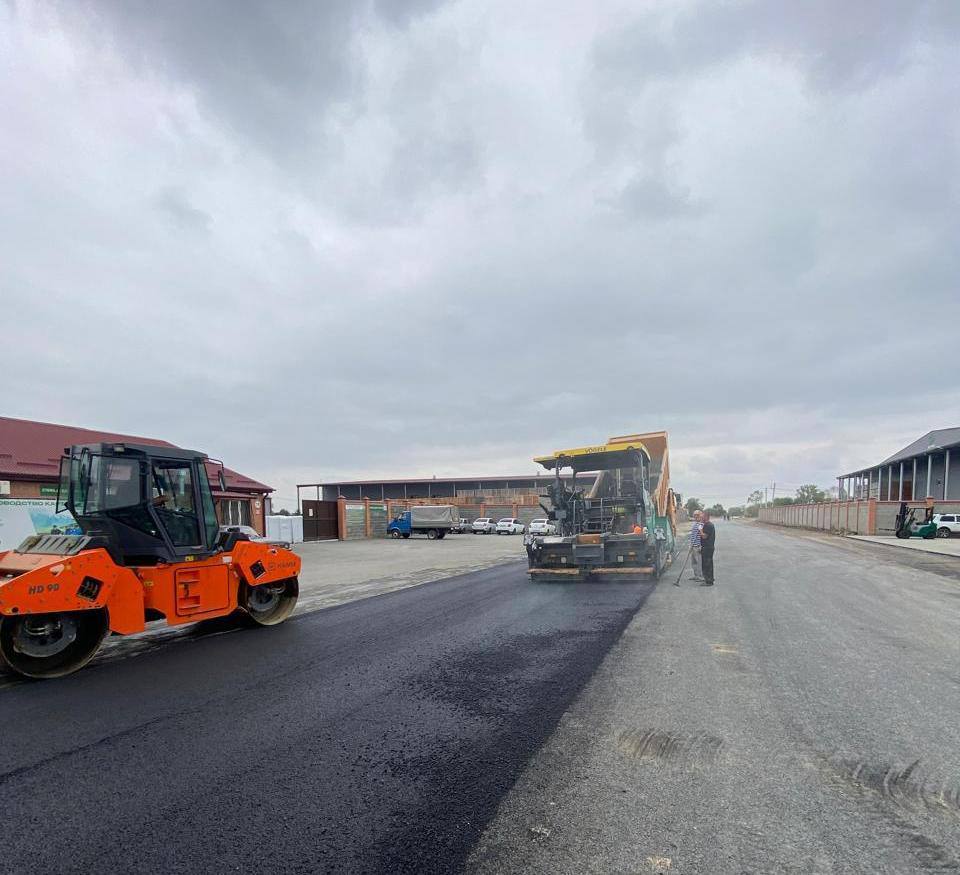 Работы по укладке асфальта на автодороге между Ногиром и Гизелью завершены на 80%