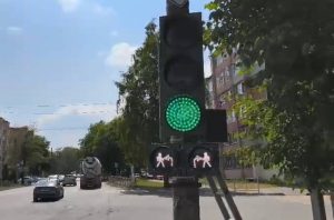 Во Владикавказе завершили установку дополнительных информационно-световых секций светофоров