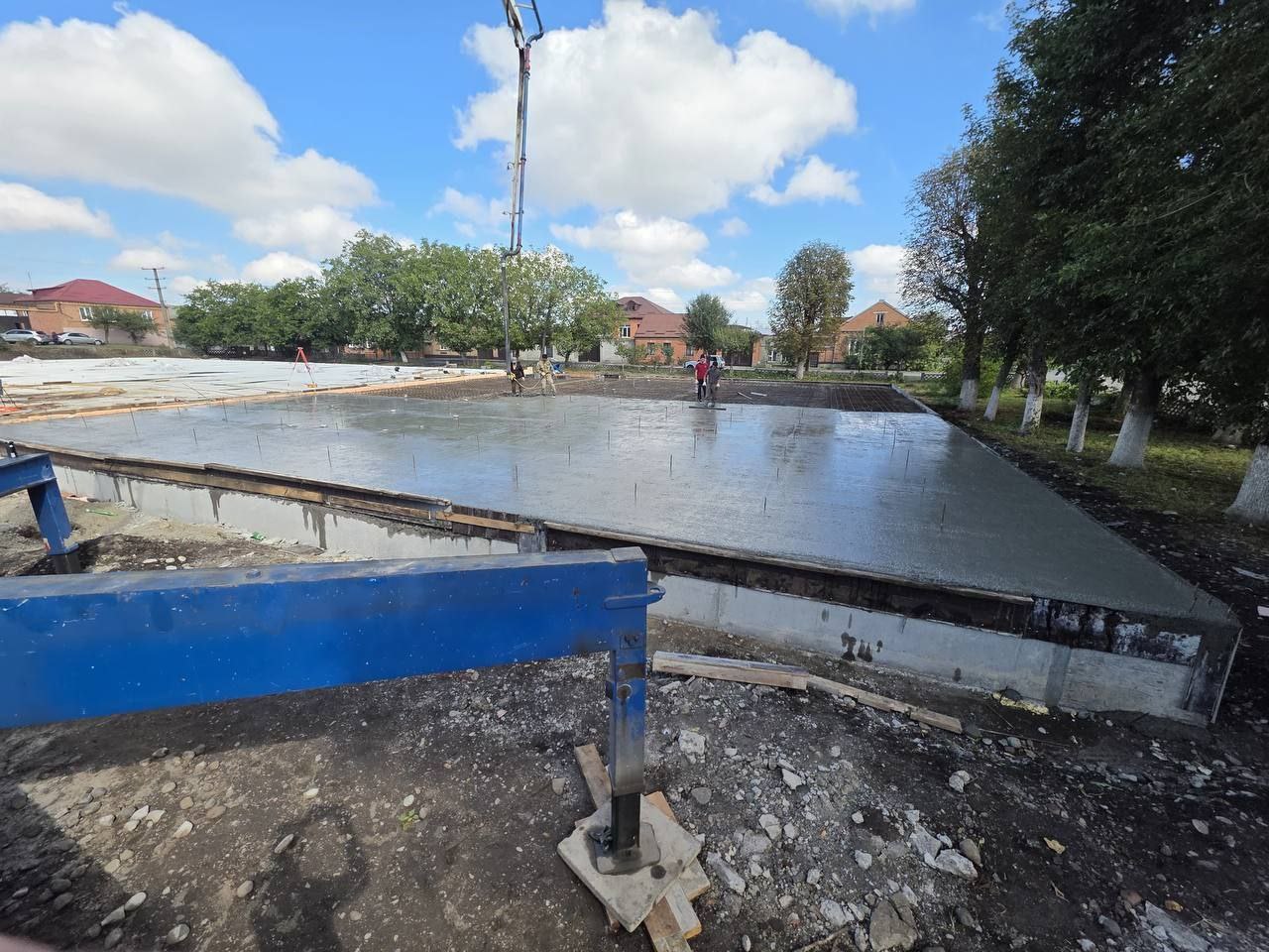 В Заводском продолжается строительство модульного физкультурно-оздоровительного комплекса