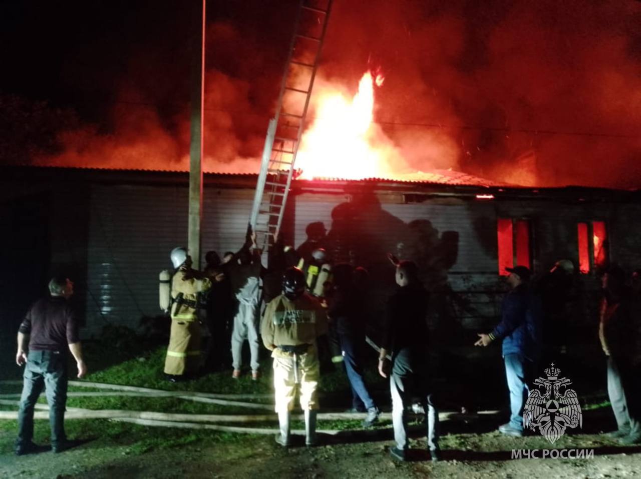 Сотрудники МЧС предотвратили взрыв в частном доме в с. Средний Урух