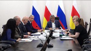 Республикæйы Сæргълæууæджы хъæппæрисмæ гæсгæ арæзт æрцыд  сæрмагонд æмбырд, æрдзон æвæрæнтæй пайда кæныны цæстдарды Федералон службæйы разамонæг Светлана Радионоваимæ