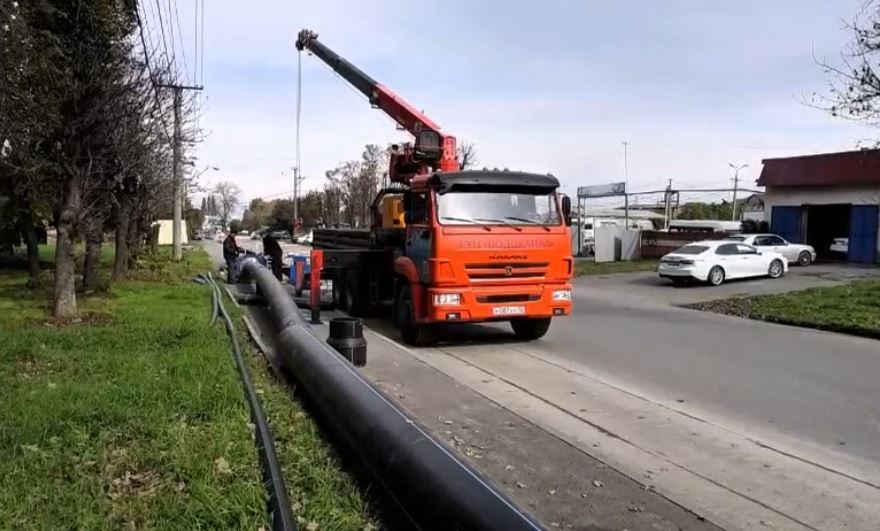 Ветхий водопровод меняют на ул. Сады Шалдона во Владикавказе