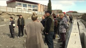 Мæздæджы микрорайонтæй иуы цæрджытæ фæсидтысты Адæмон фронты мнæвæрттæм