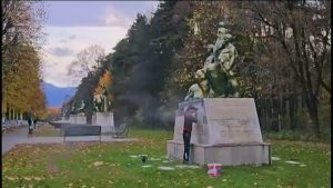 Фæлладуадзæн парк «Нæртон»-ы райдыдтой нарты кадджыты хъайтарты скульптурæтæ цалцæггæнæн куыстытæ