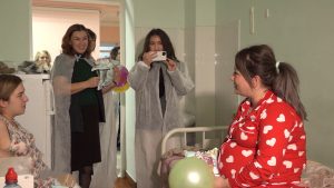 7 октября по всей стране будущих мам поздравляли с Днем беременных