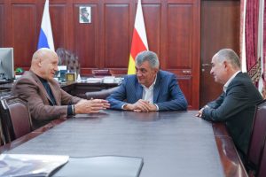 Сергей Меняйло встретился с президентом Федерации спортивной борьбы России Михаилом Мамиашвили