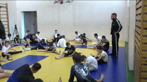 Мастер-классы для молодых спортсменов проводят в клубе единоборств на базе 33-й школы Владикавказа