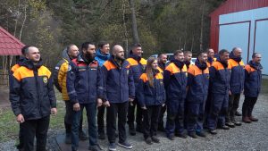 35 спасателей МЧС со всей страны приехали в Цей для оттачивания навыков помощи людям в горах