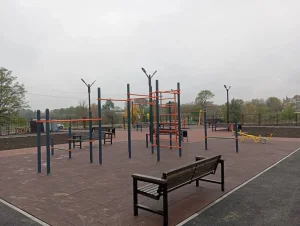 В Донгароне завершается строительство новой парковой зоны