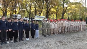 Более 30 школьников приняли участие в патриотической акции в лесопарковой зоне «Сапицкая будка»