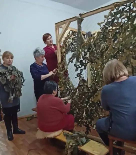 200 маскировочных сетей изготовили и отправили в зону СВО жительницы селения Црау