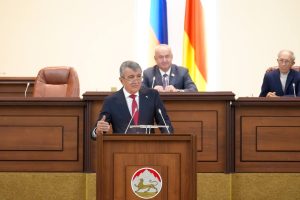 Сергей Меняйло поздравил парламент Северной Осетии с 30-летним юбилеем