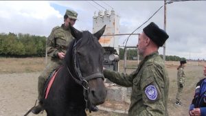 В школе младших командиров при Моздокском районном казачьем обществе проходят занятия по верховой езде