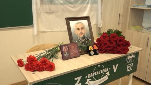 В 11-й школе Владикавказа открыли «Парту Героя», посвященную погибшему бойцу СВО Альберту Бадзиеву