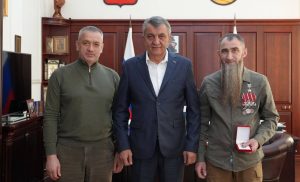 Сергей Меняйло вручил медаль «Во Славу Осетии» участнику СВО Василию Келехсаеву