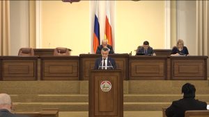 Депутаты обсудили законопроект об установлении 5-дневной учебной недели и начале школьных занятий не раньше 9 часов утра