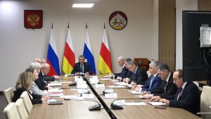 Цæгат Ирыстоны ахуыргæнæндæтты фæзынди патриотон хъомылады фарстаты фæдыл æххуысгæнæджы куысты бынат.