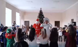 Новогодние утренники провели для 200 первоклассников Владикавказа