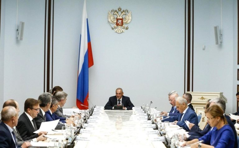 Заседание президиума Совета по межнациональным отношениям провел замруководителя администрации президента Магомедсалам Магомедов