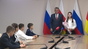 Республикæйы хицауады хæдзары кадджын уавæры фæсивæдæн радтой сæ сæйраг документтæ