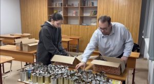 Более 700 окопных свечей изготовили и отправили в зону проведения СВО ученики владикавказской школы №42