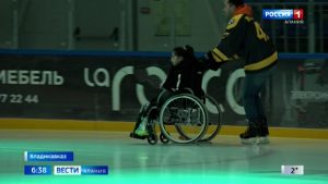 Для детей с ОВЗ организовали катание на ледовой арене