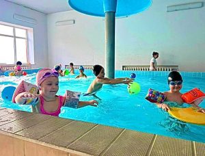 В Беслане несколько детских садов приступили к регулярным занятиям в плавательном бассейне спортивного-оздоровительного комплекса