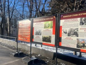 На проспекте Мира во Владикавказе открылась выставка о героях Осетии, посвятивших себя служению Родине